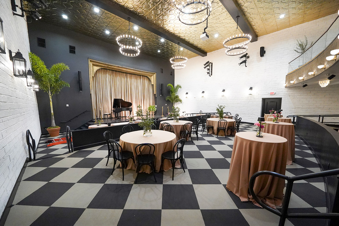 Kitchen with Grey Suit and Pitch Cobalt cupboards.